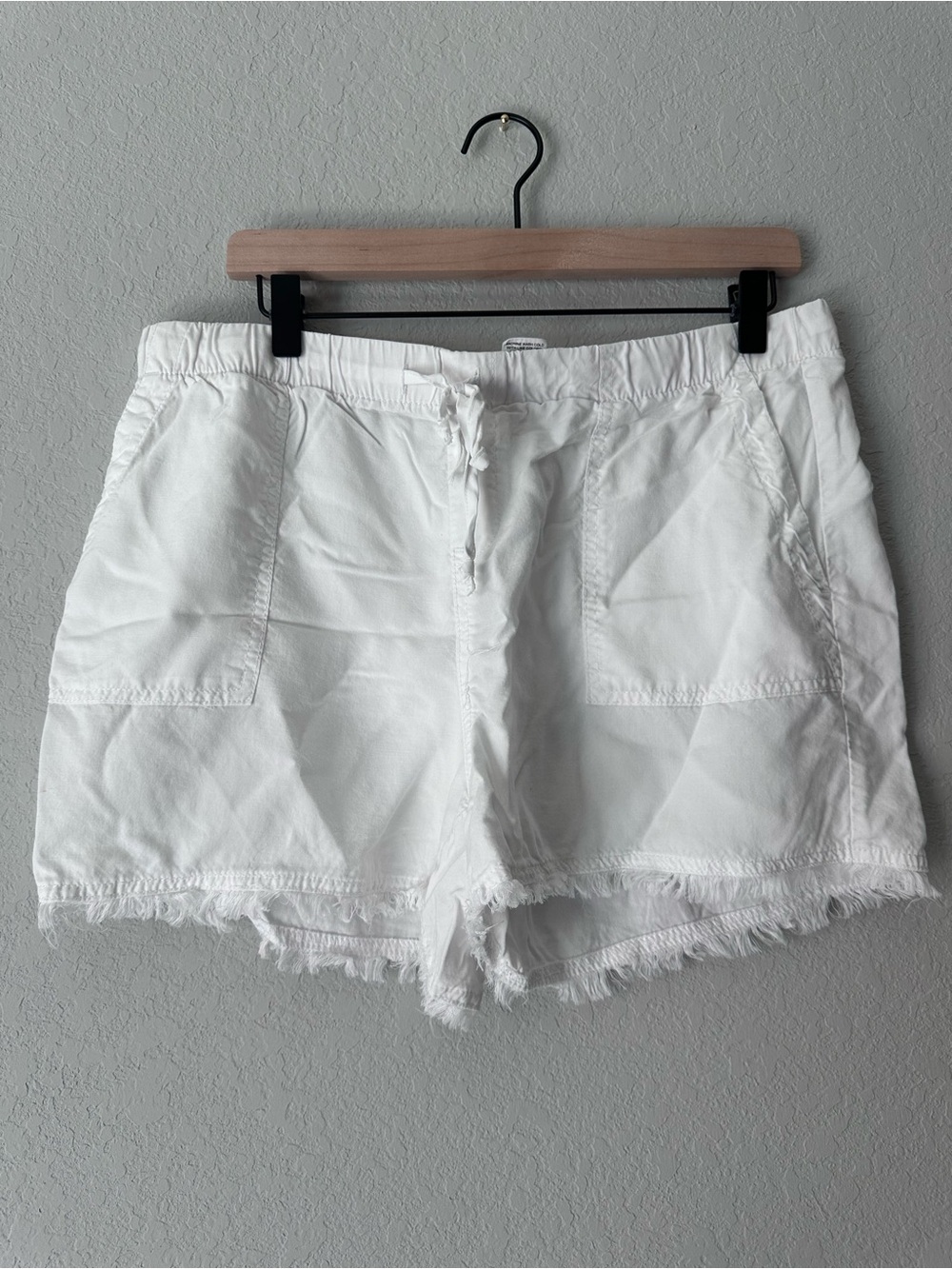 Women’s White Drawstring Frayed Hem Bermuda Shorts